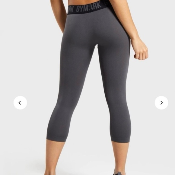 Gymshark Women's Black and Gray Fit cropped seamless Leggings size small EUC - Picture 2 of 6